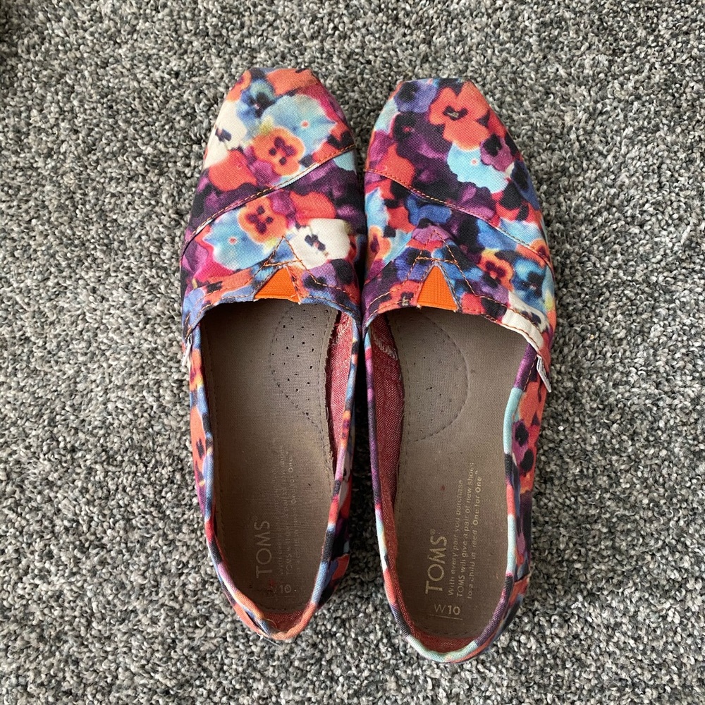 Poppy Flower Pattern Toms - Picture 2 of 5